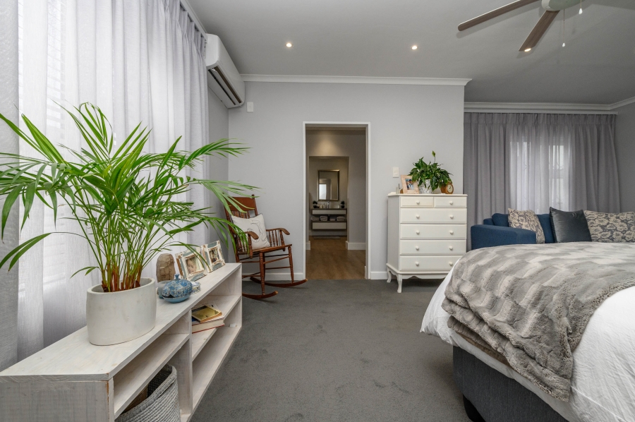 4 Bedroom Property for Sale in Summerstrand Eastern Cape